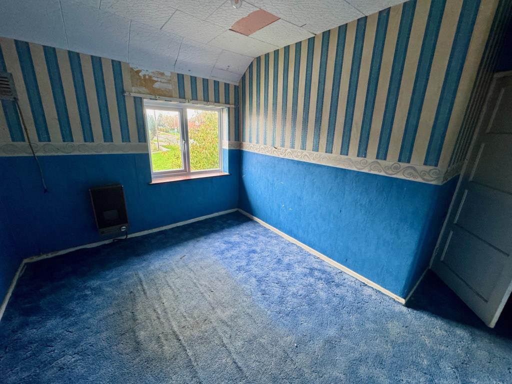 Lot: 159 - MID-TERRACE HOUSE FOR IMPROVEMENT - Bedroom 2